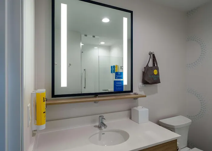 Hotel Tru By Hilton Chicago Naperville
